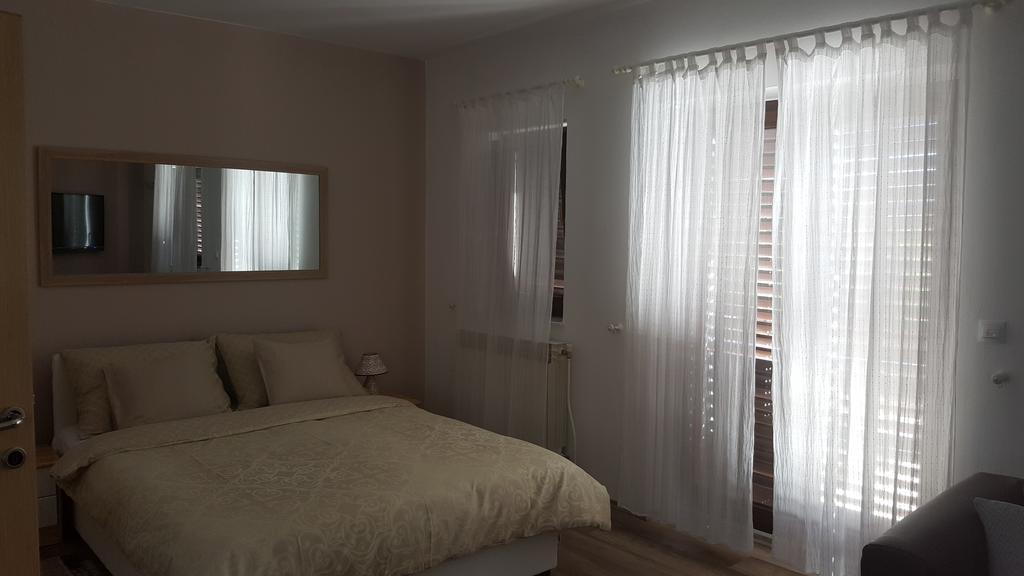 House Tudic Apartment Dreznik Grad Bagian luar foto